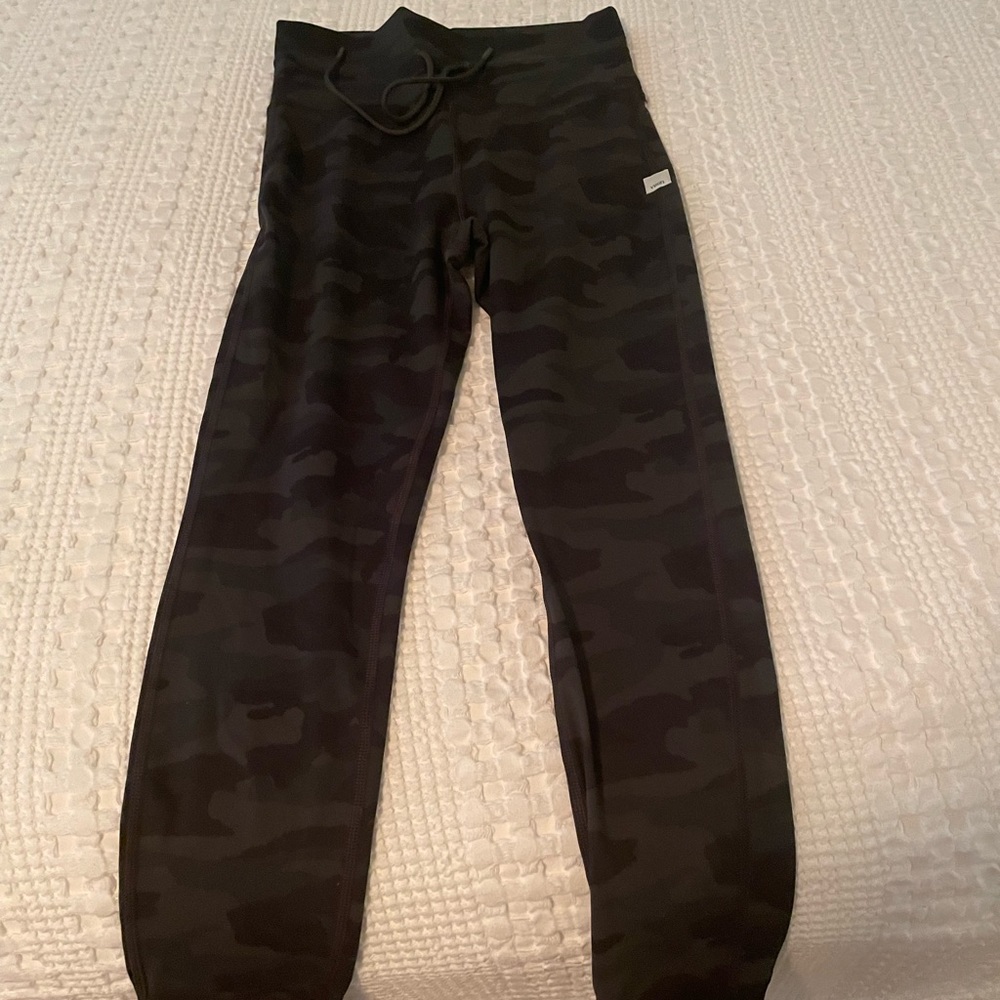 Vuori Daily Leggings.